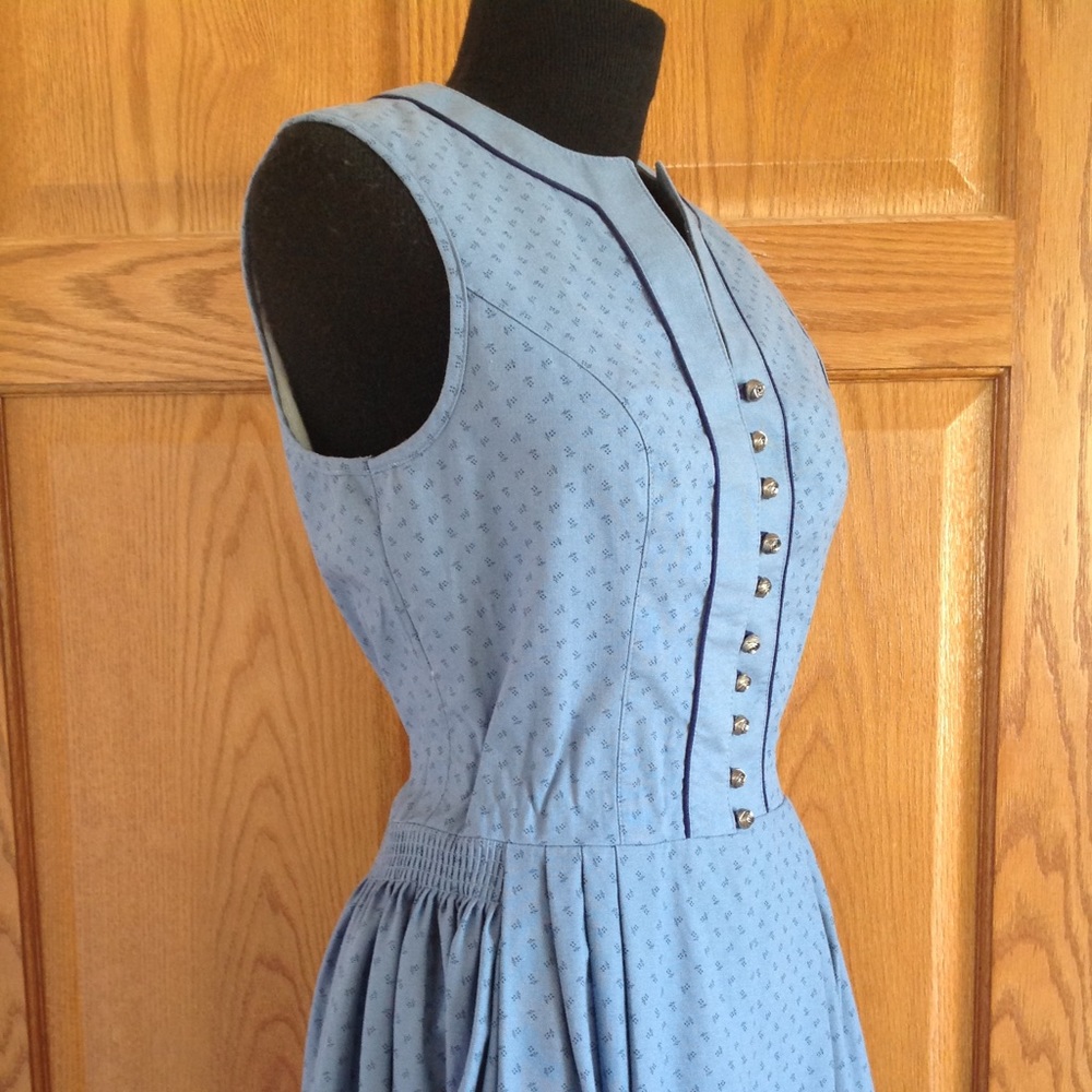 Blue vintage button up sleeves dress w apron